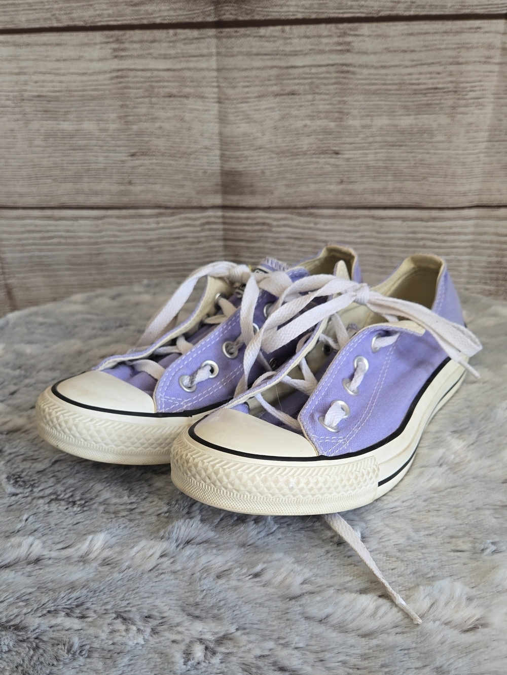 Converse Sneakers, Womens 7 or Mens 5
